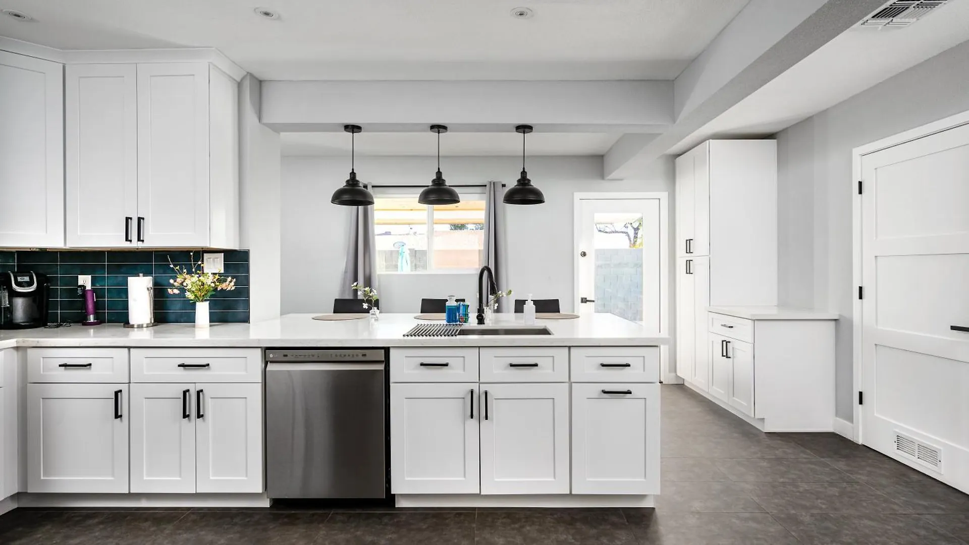 Cambridge By Porter Modern Home Wheated Pool Near El Dorado Park In سكوتسدايل